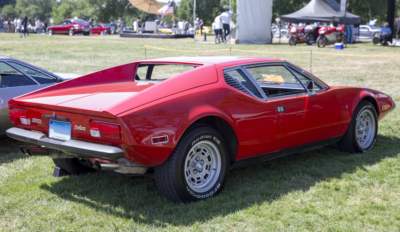 3/4 rear-right view