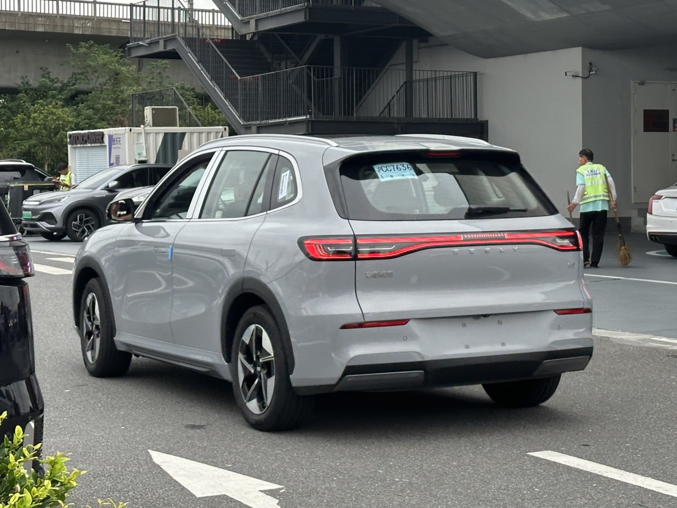 3/4 rear-left view