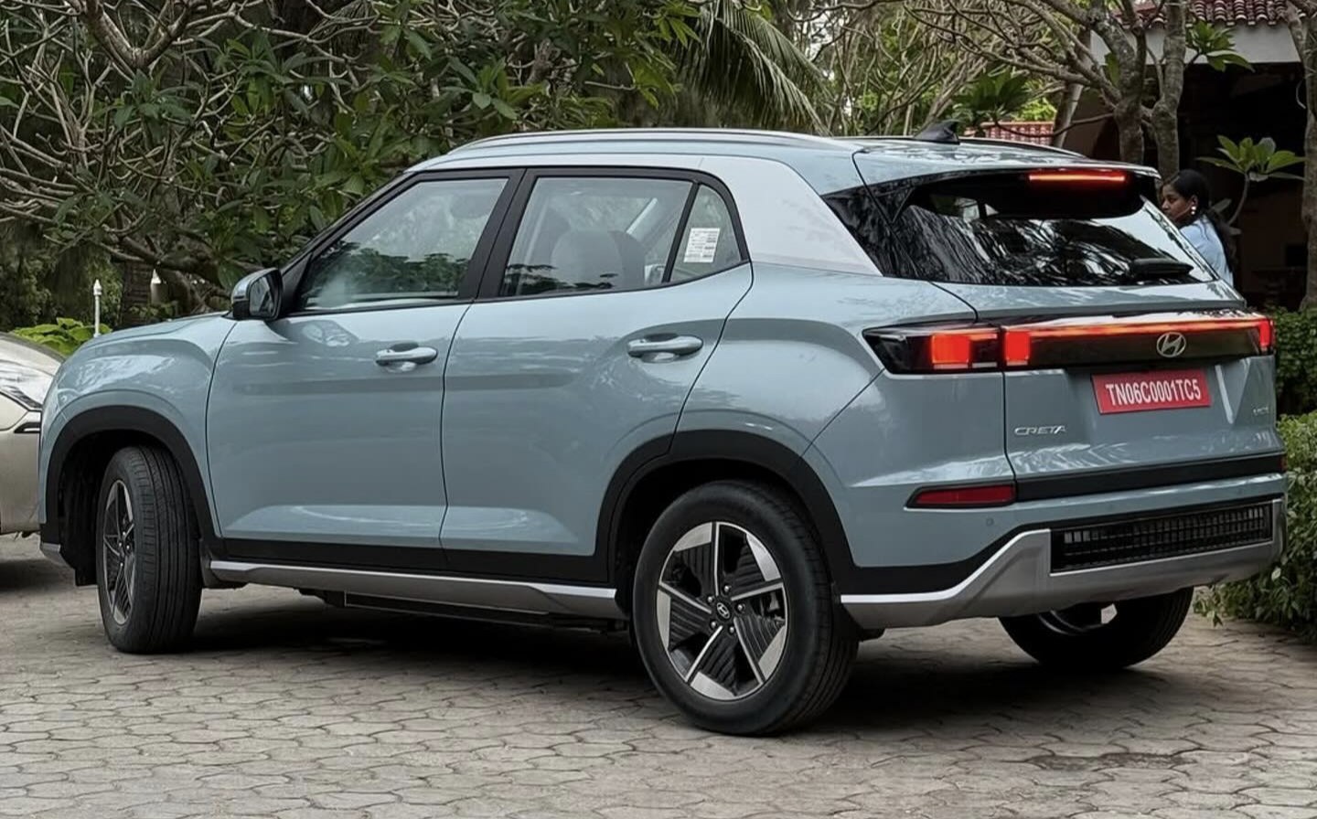 3/4 rear-left view