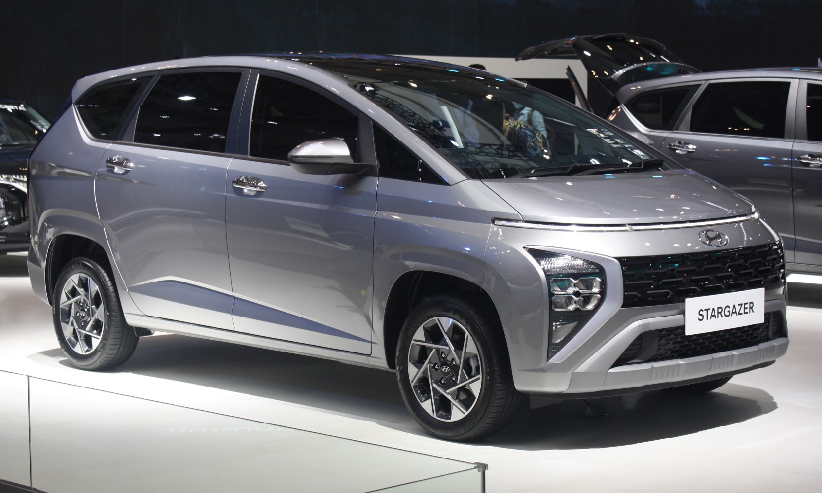 3/4 front-right view