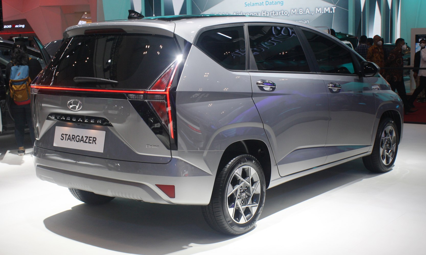 3/4 rear-right view