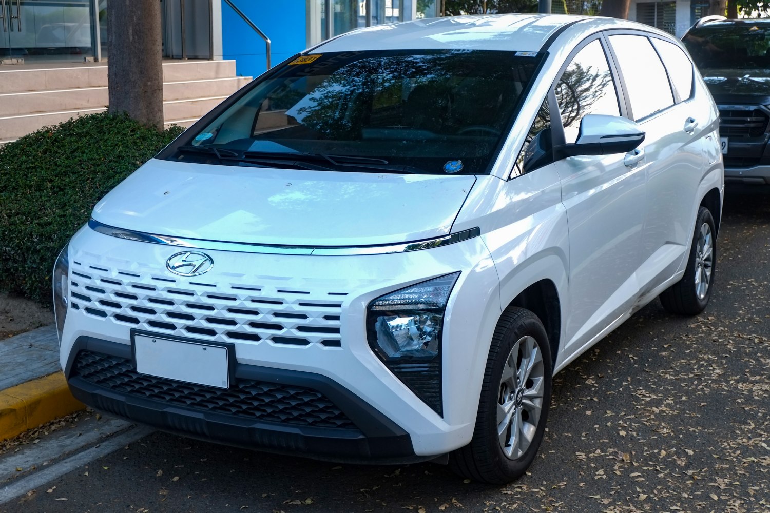 3/4 front-left view