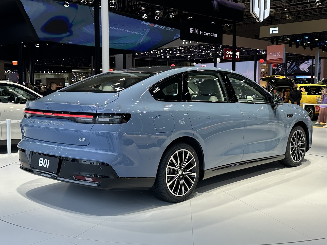 3/4 rear-right view