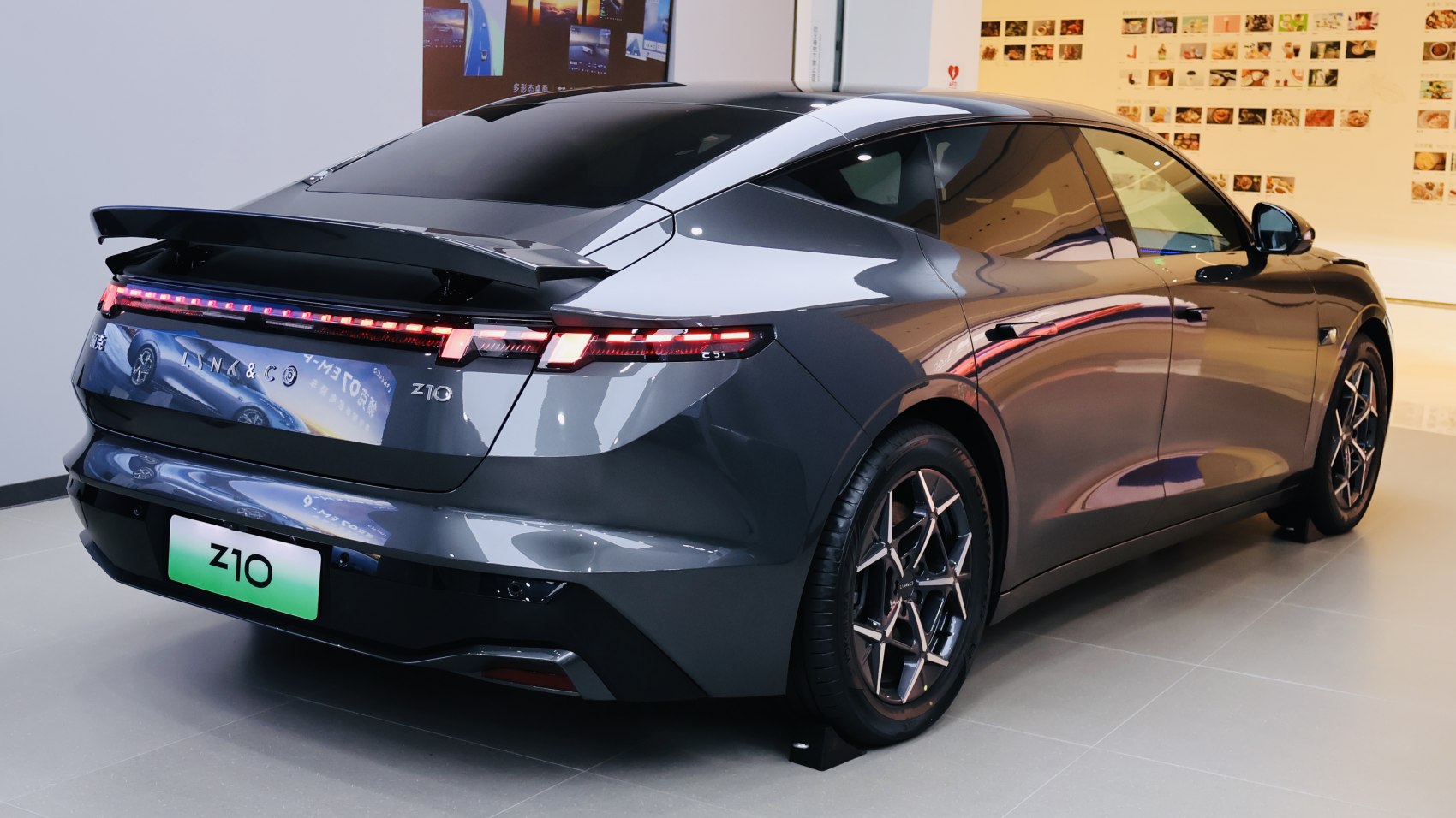 3/4 rear-right view
