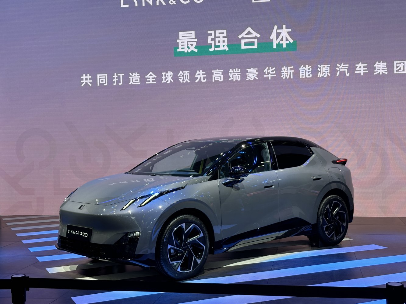 3/4 front-left view