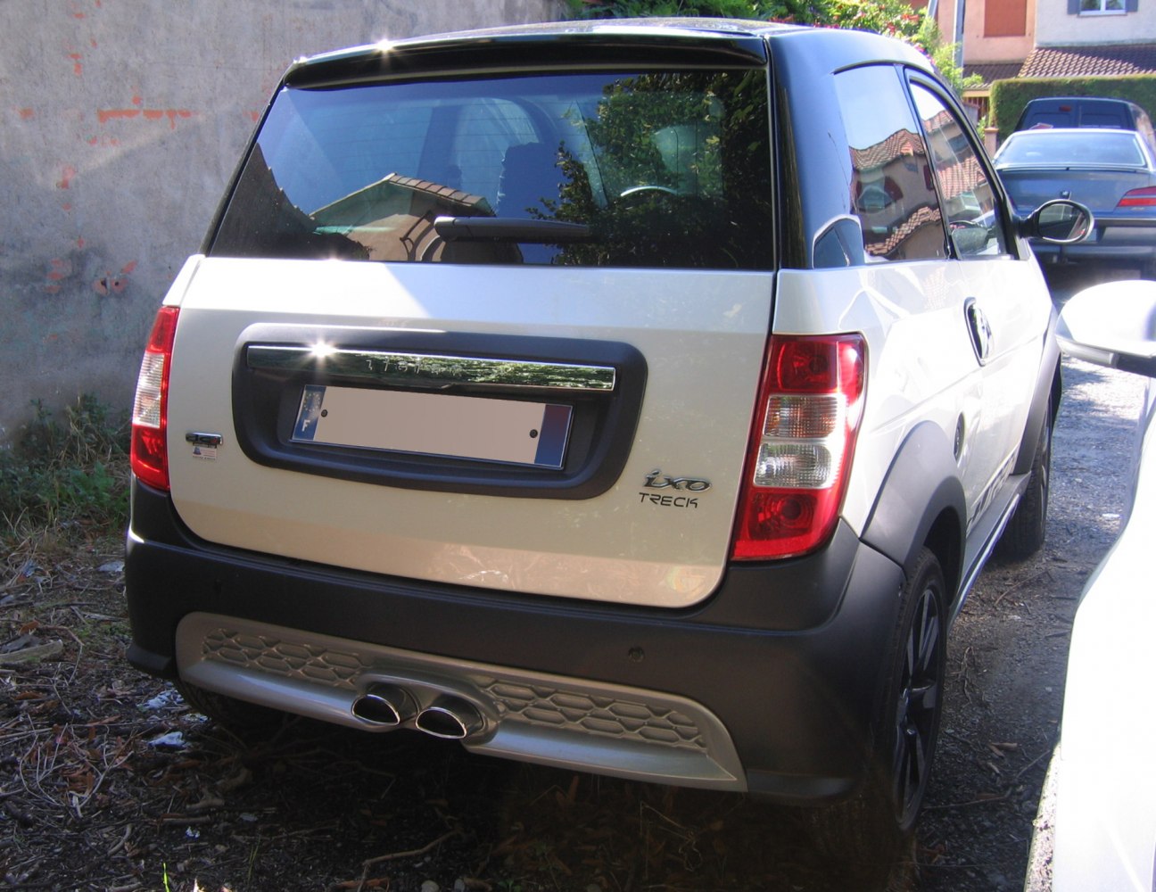 3/4 rear-right view