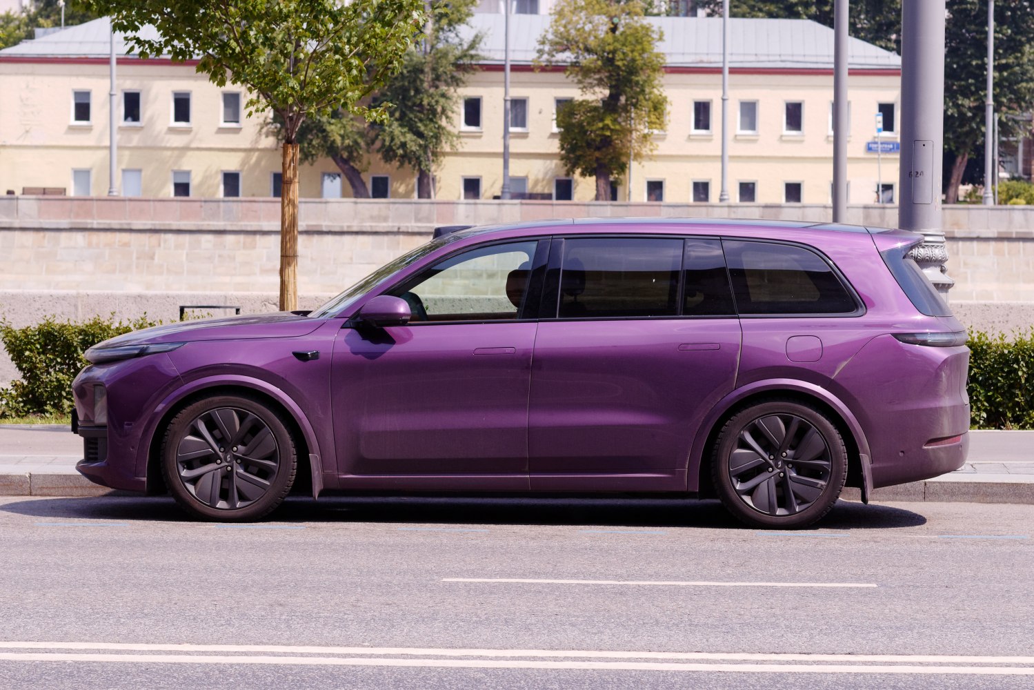 2022 Li L9 Side View Left