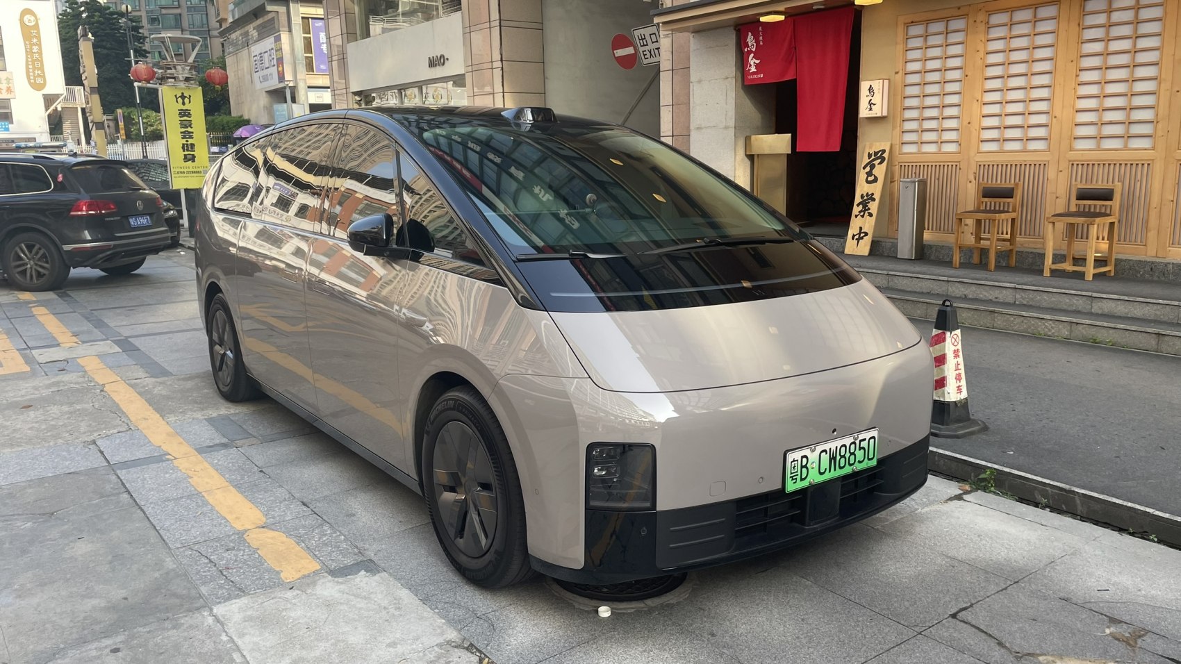 Sleek futuristic minivan with aerodynamic design and tinted glass roof