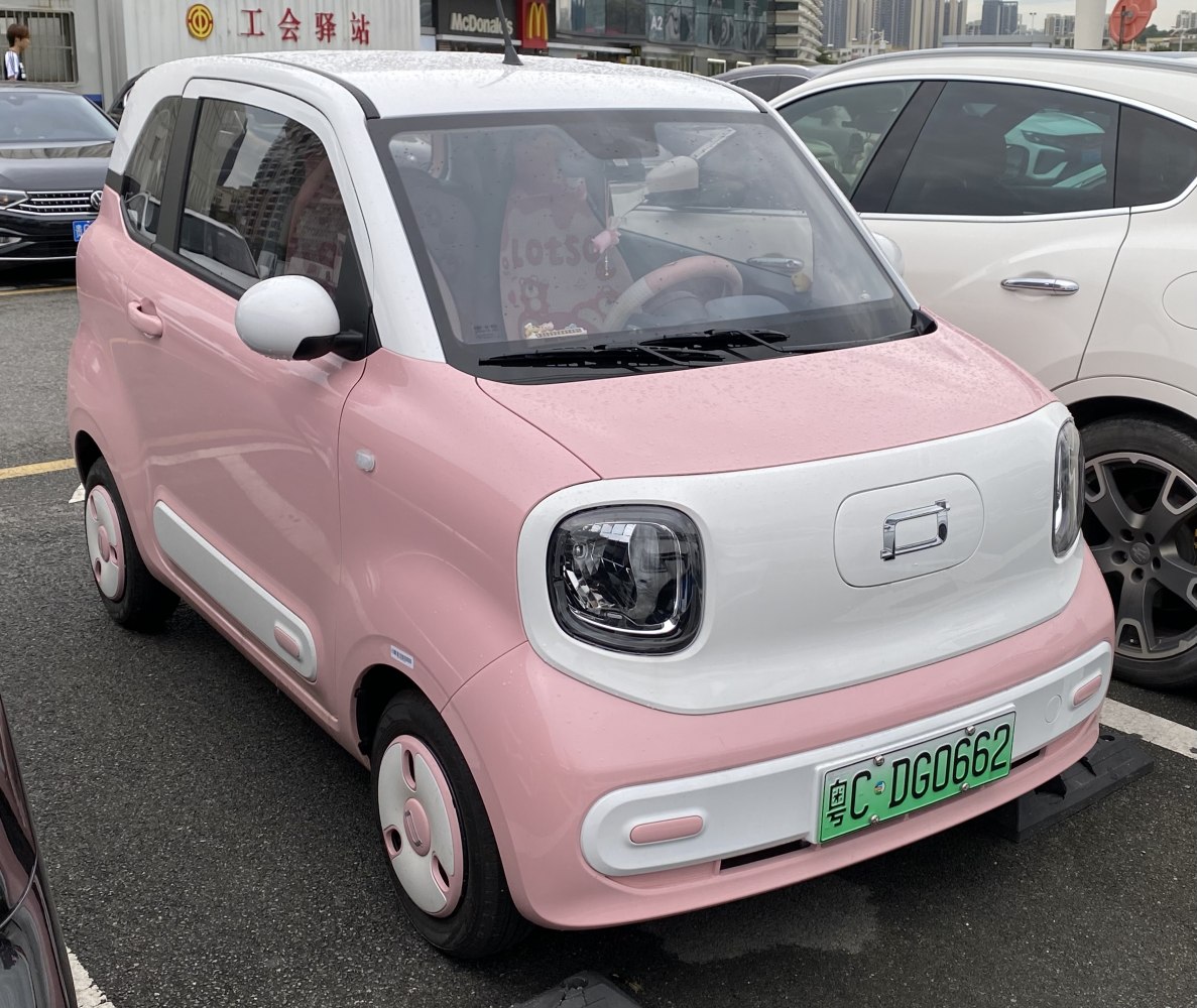 Compact microcar with boxy shape and integrated headlights