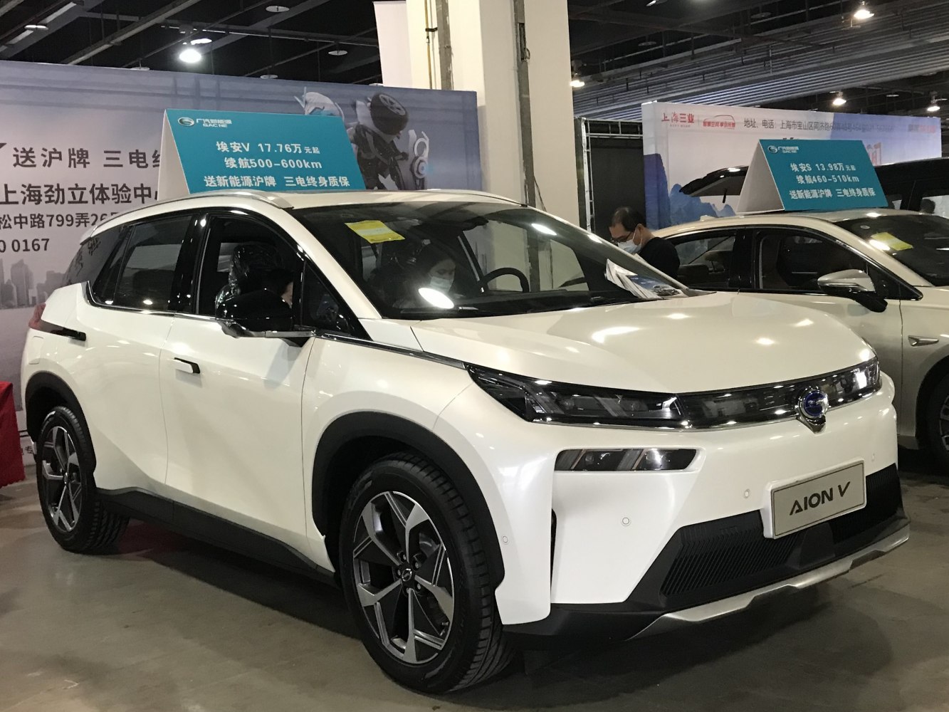 Sleek SUV with LED headlights and sporty alloy wheels