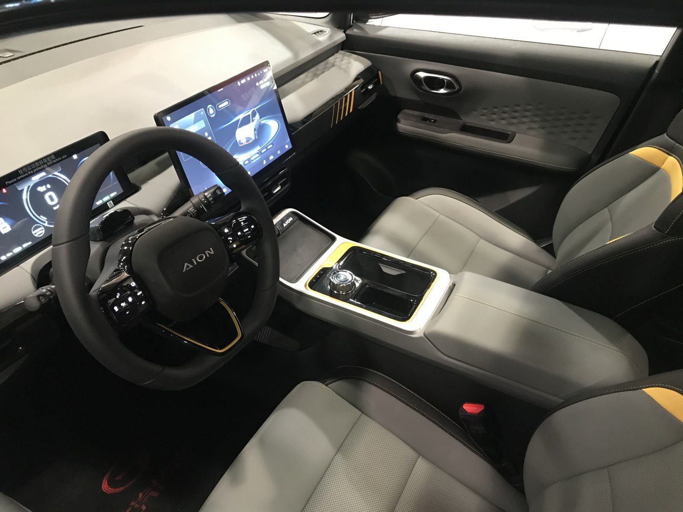 Digital cockpit, touchscreen interface, ergonomic seats interior