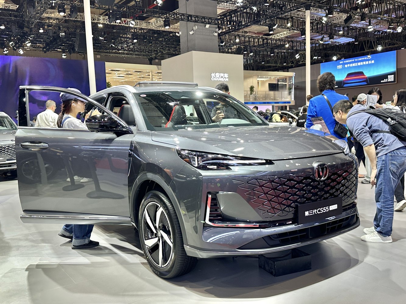 Sleek front fascia and distinctive alloy wheel design of modern SUV