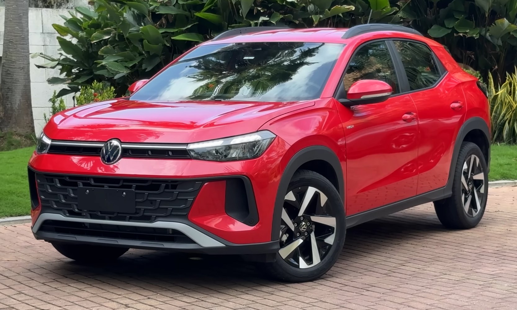 Compact SUV front-side with LED headlights and alloy wheels