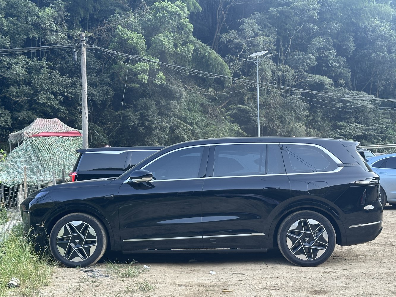 2025 Deepal S09 Side View Left