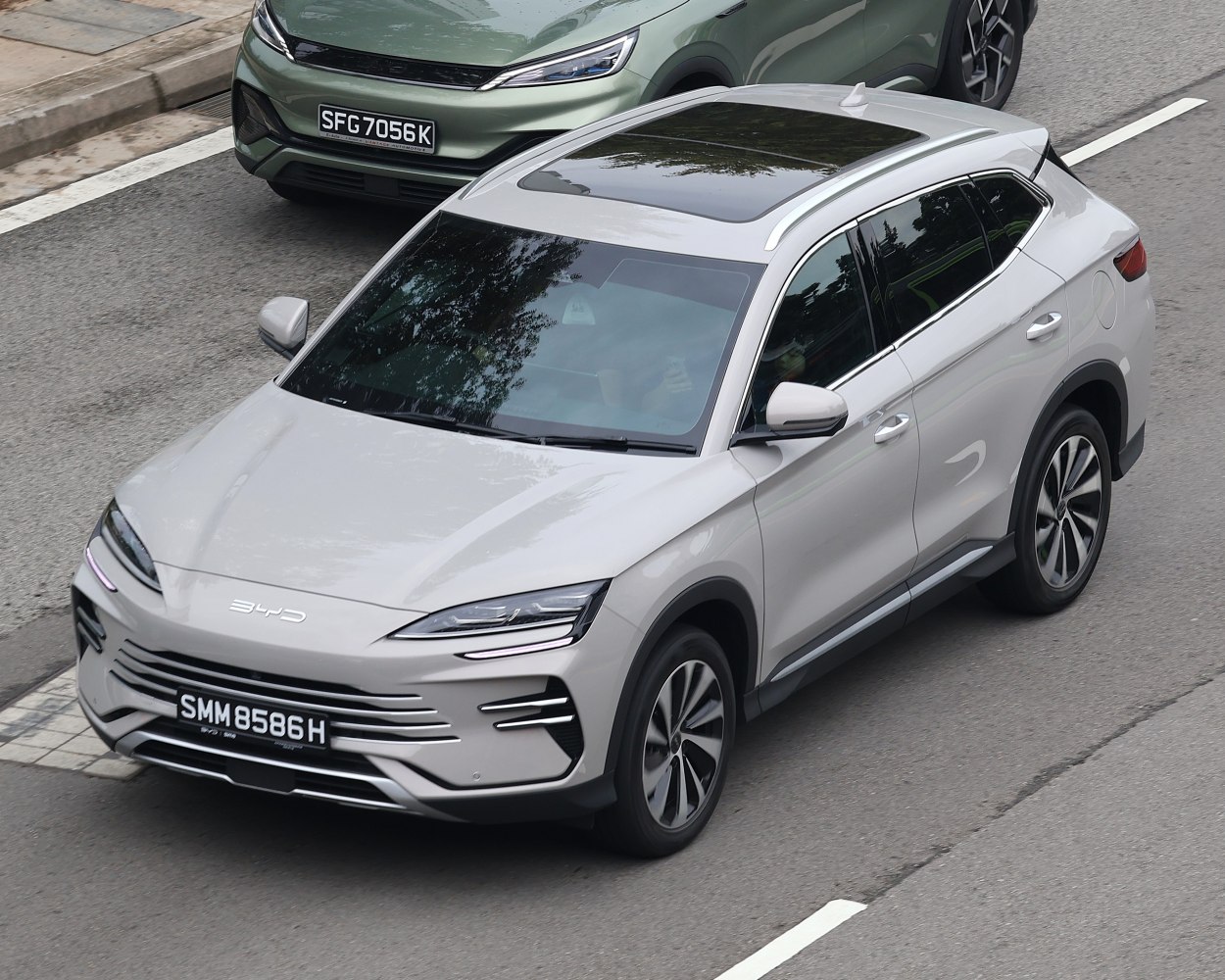 Front view of SUV with panoramic sunroof and sleek fascia