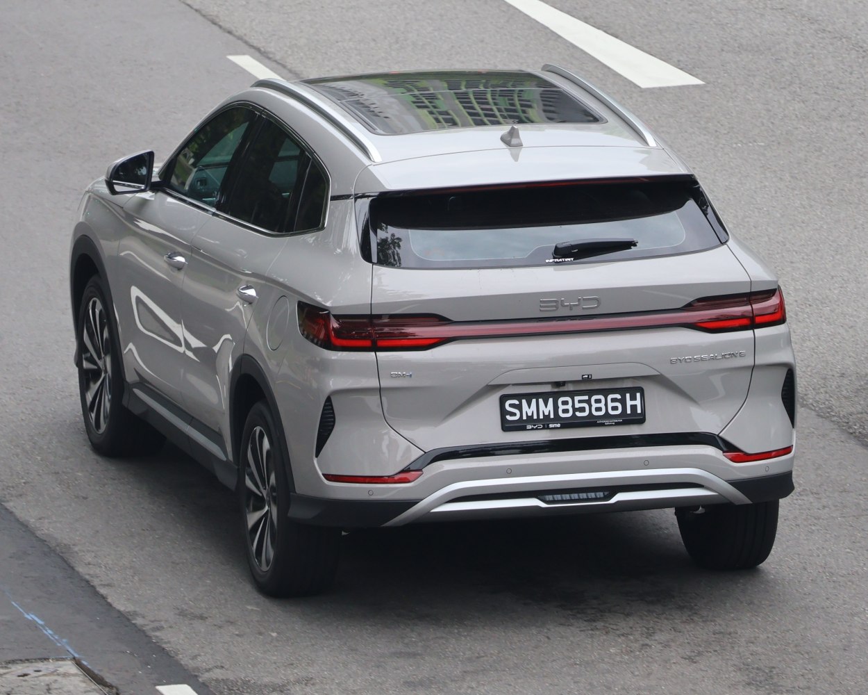 Rear view of SUV with LED tail lights and panoramic sunroof