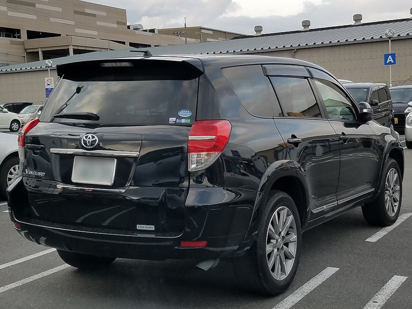 Black SUV rear side view with alloy wheels and roof rails