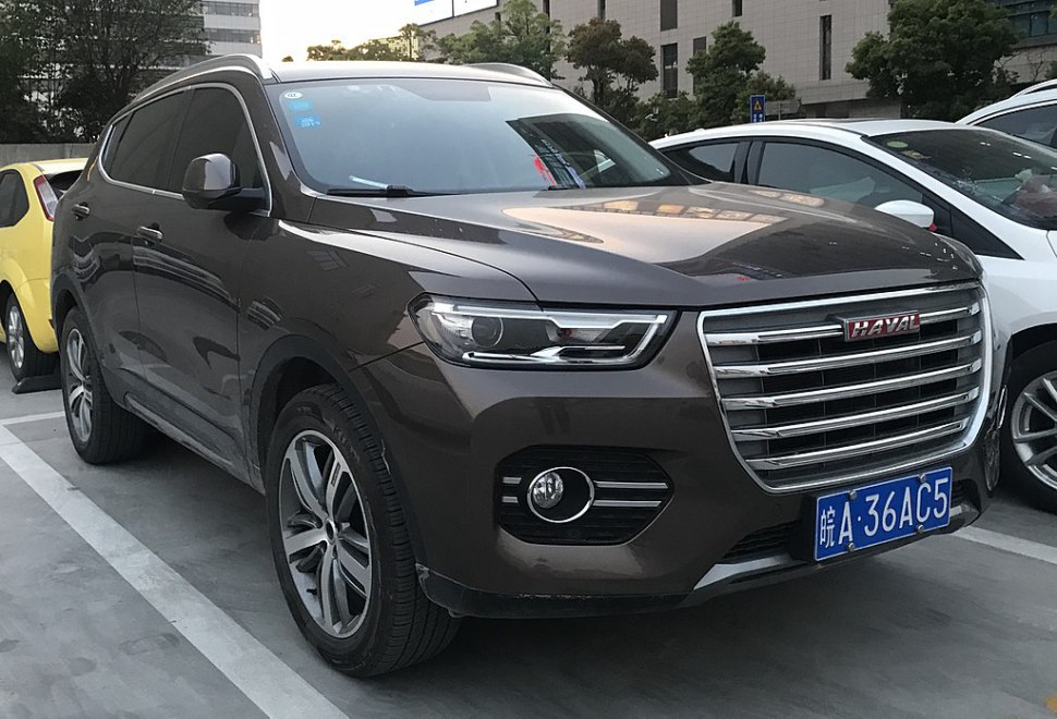 Front grille and LED headlight design with alloy wheels
