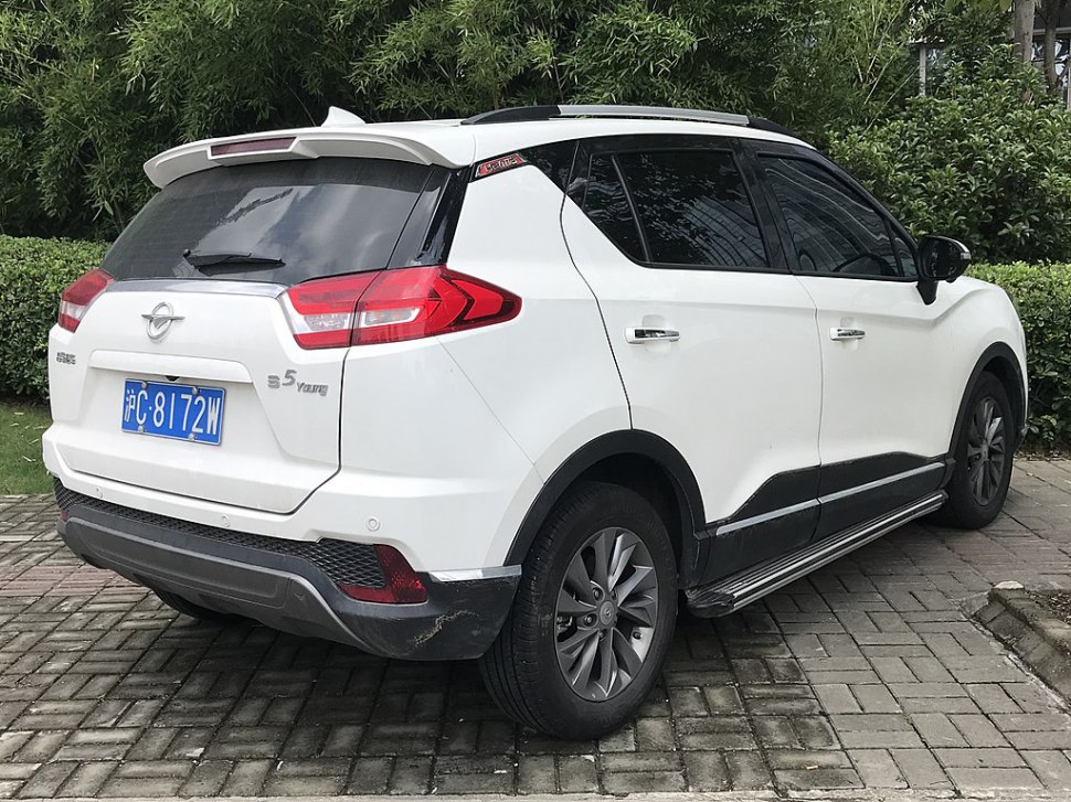Rear and side view of SUV with roof spoiler and tinted windows