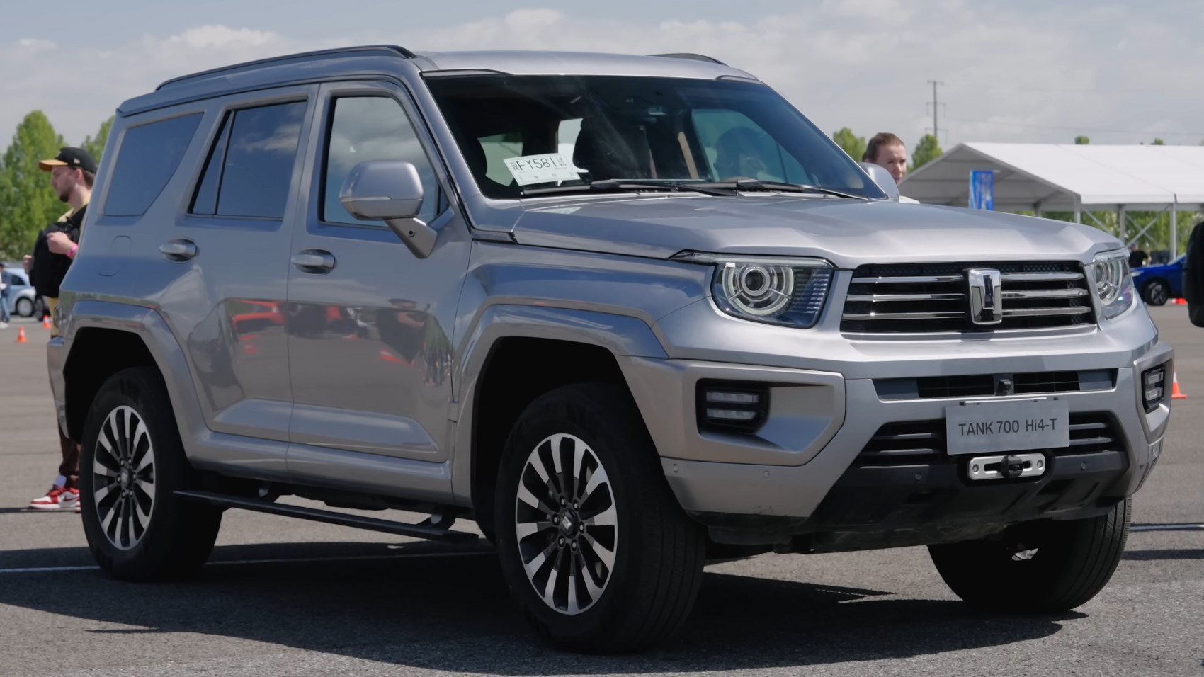 Front and side view of a robust SUV with round LED headlights