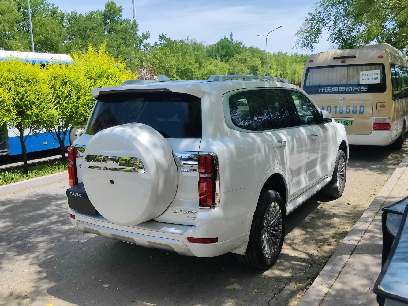 SUV rear view with spare wheel cover and vertical taillights