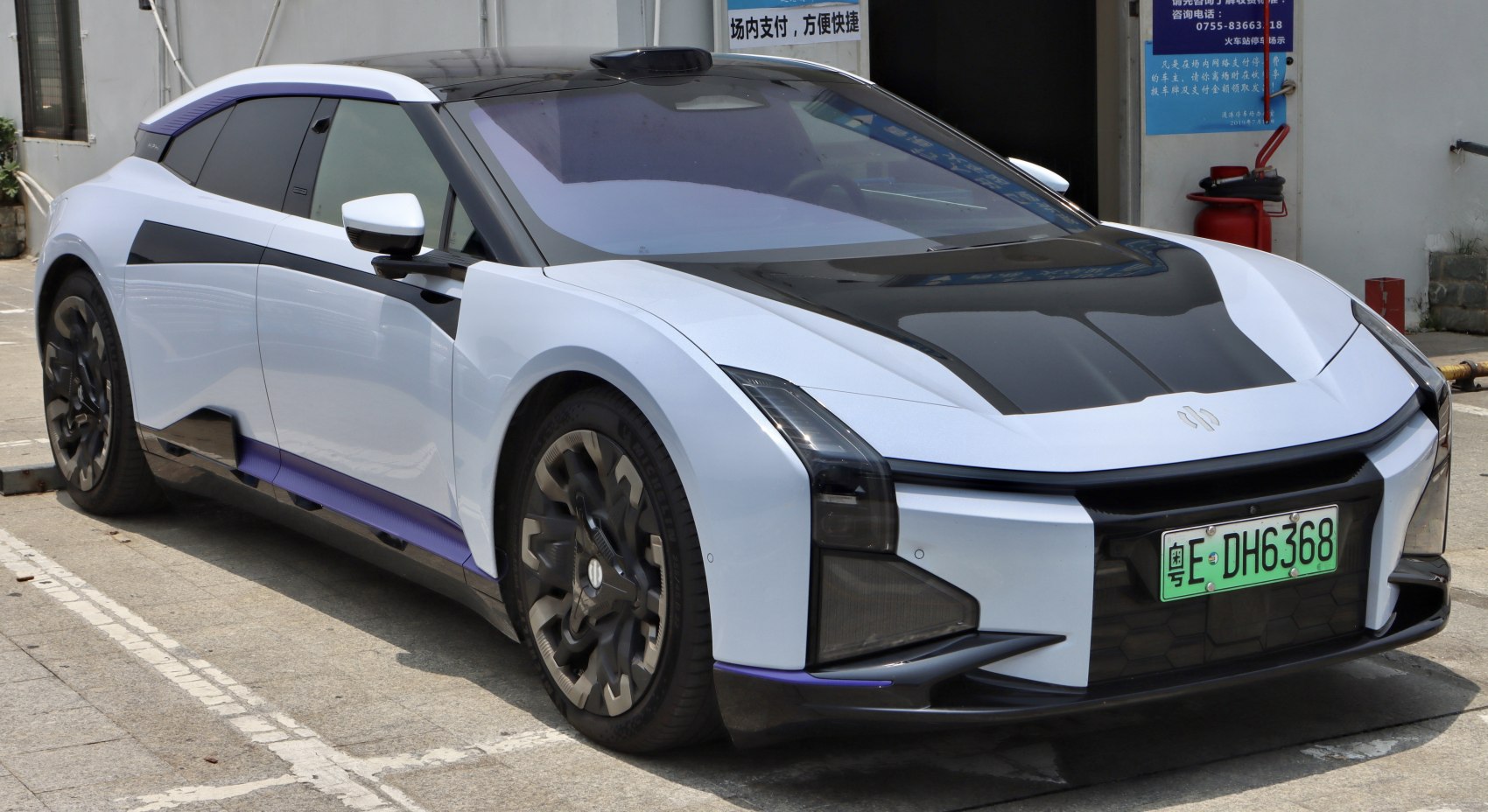 Sharp LED headlights and aerodynamic sleek body design