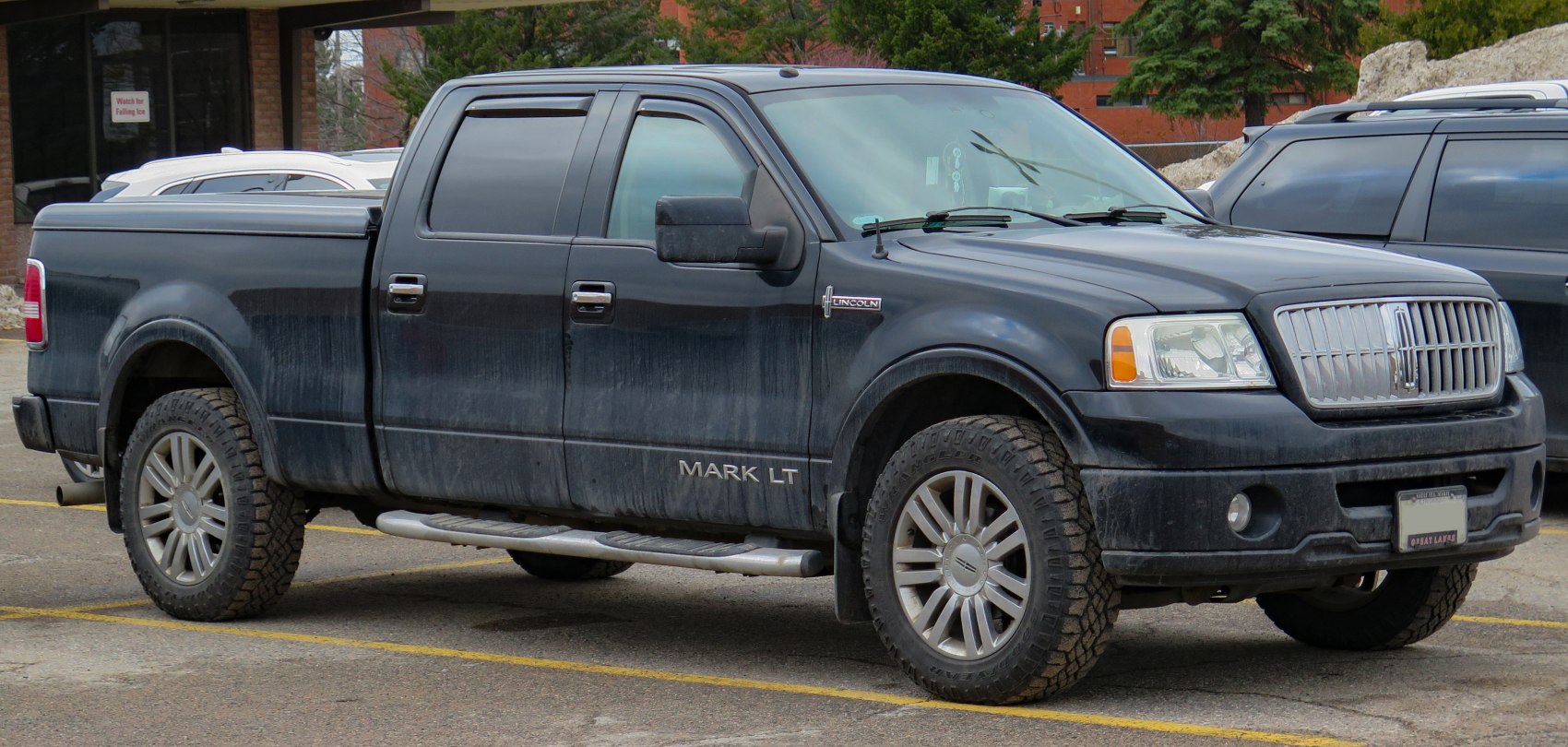 Facelift pickup truck with bold grille and off-road tires
