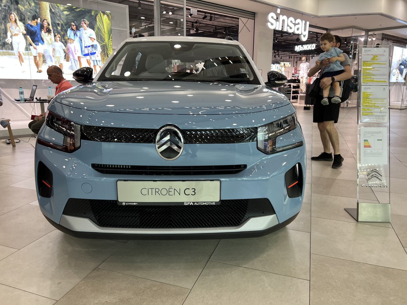 Front view with grille and split LED headlights