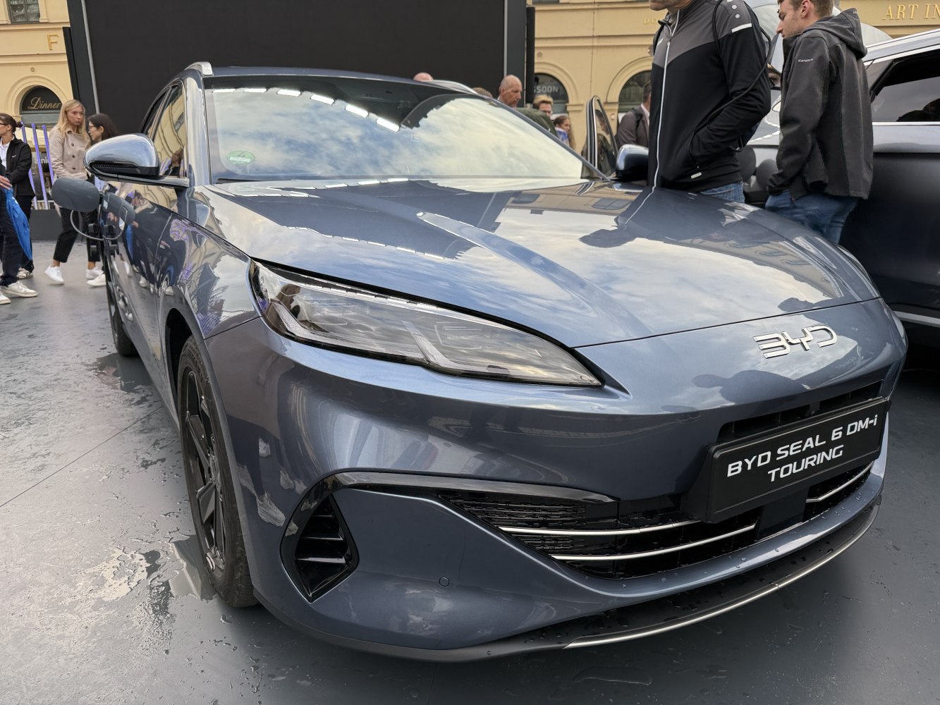 Sleek front end with sharp LED headlamps and aerodynamic styling