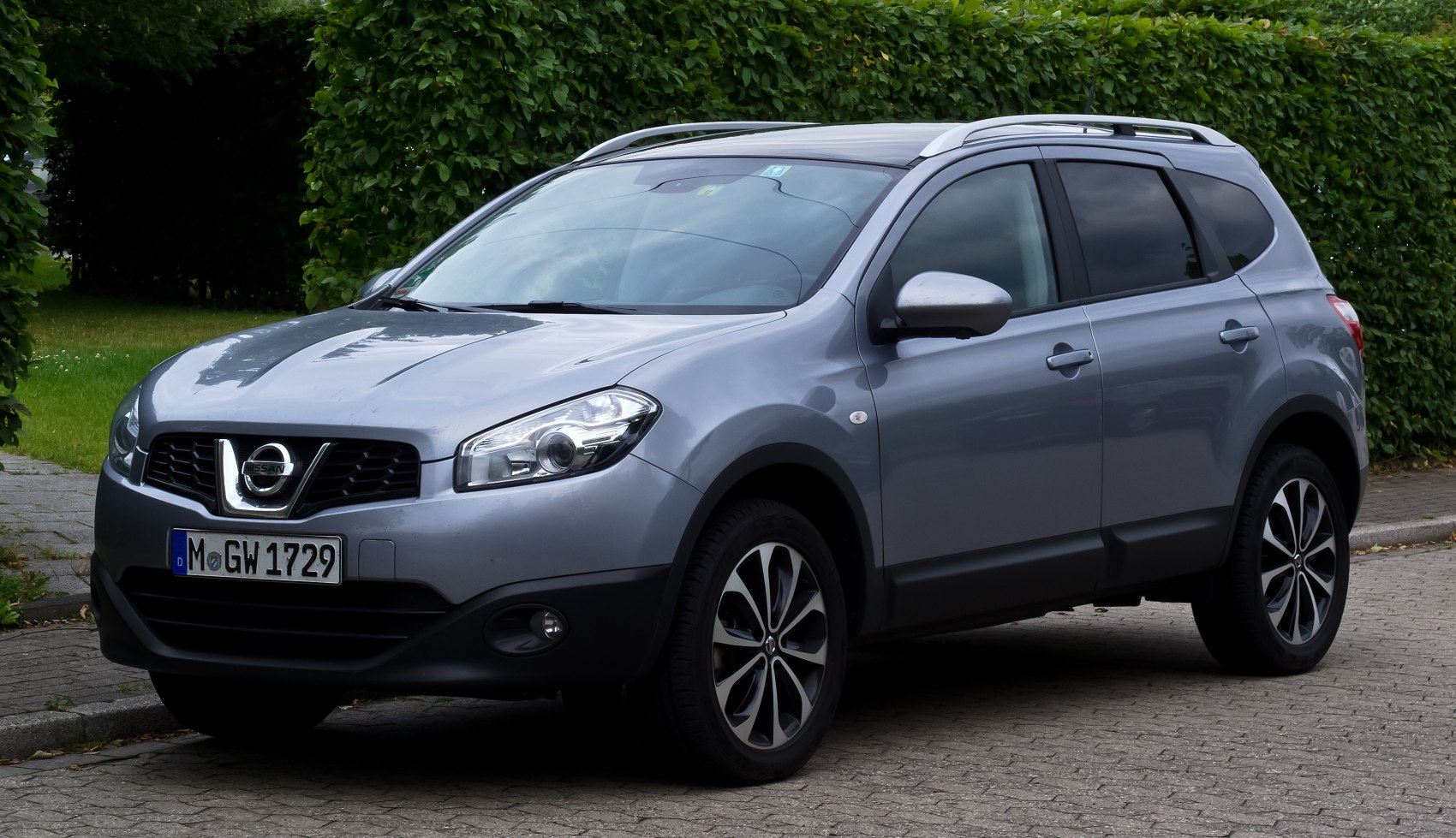 Front and side view of a compact SUV with alloy wheels and tinted windows