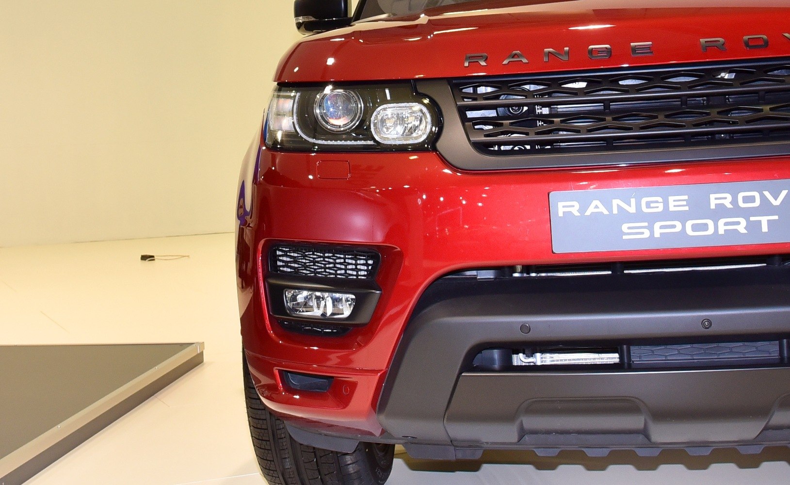 Front grille and headlight design with fog light and bumper details