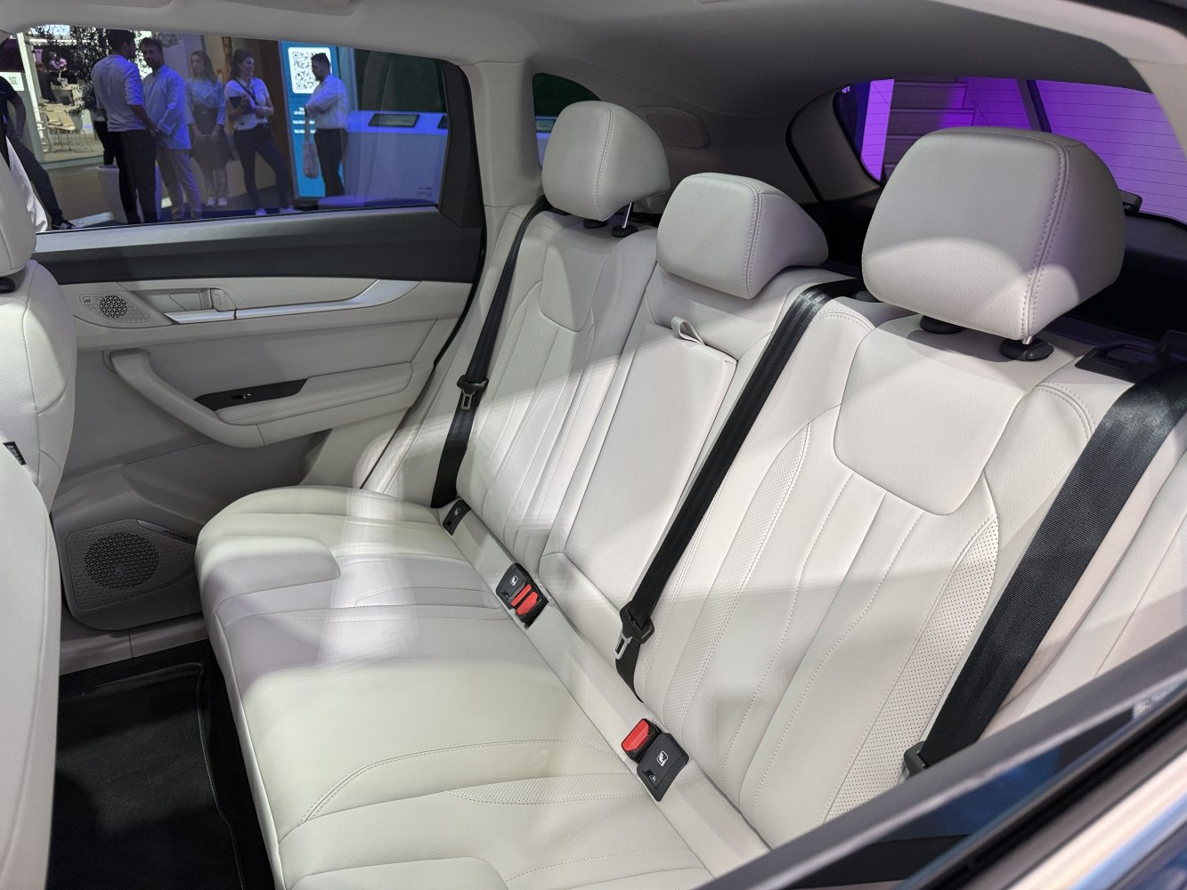 White leather rear seats with headrests and seat belts