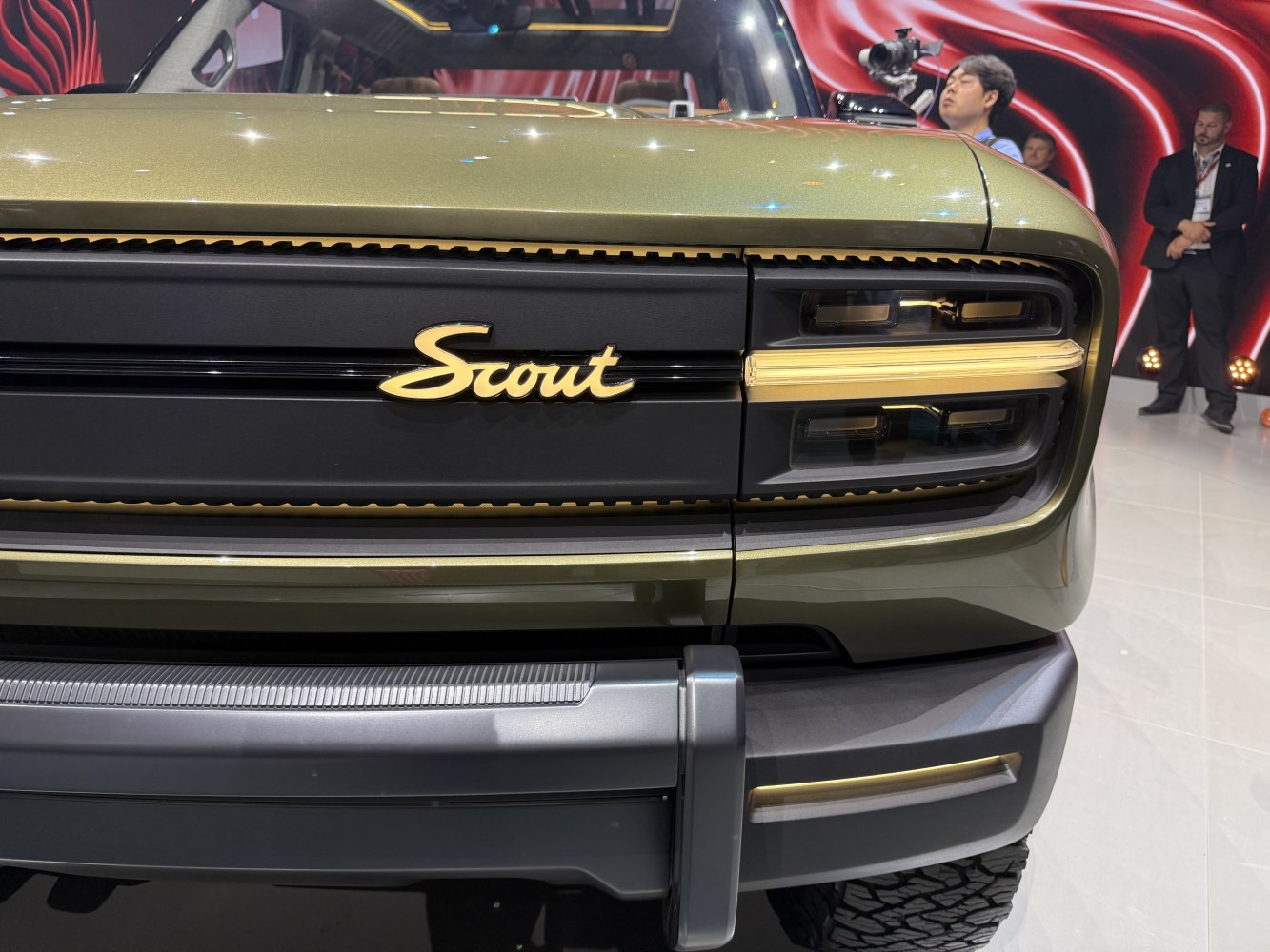 Front grille with Scout logo and modern horizontal headlights