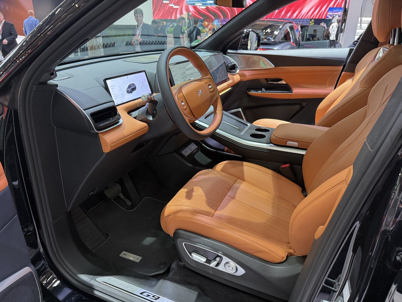 Digital dashboard, modern steering wheel, tan leather seats
