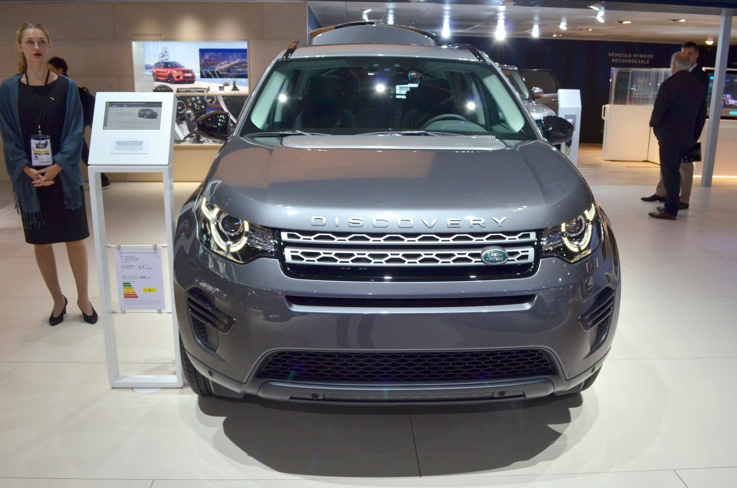 Modern SUV front with LED headlights and hexagonal grille design