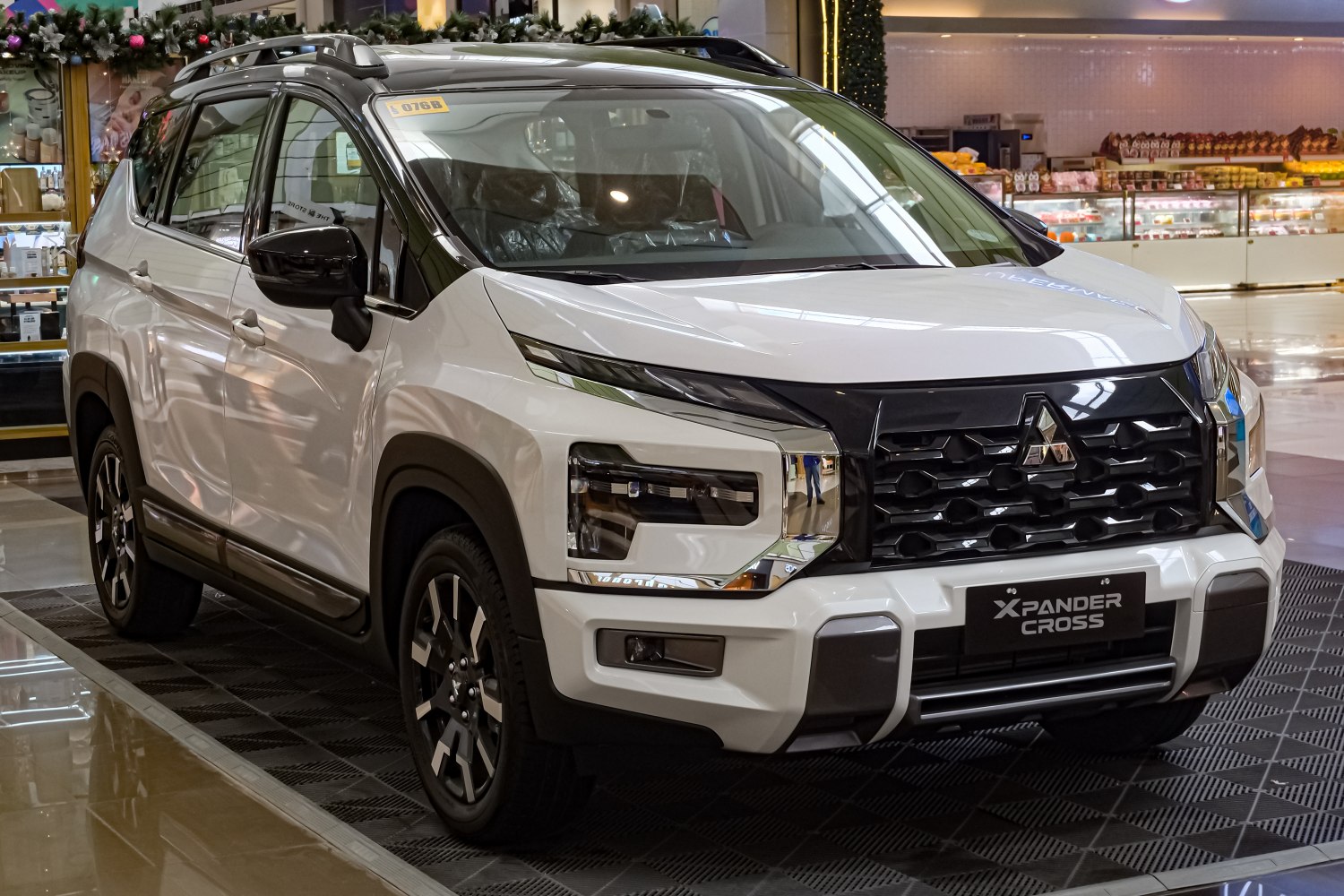 Front and side view of SUV with dual-layer LED headlights and bold grille