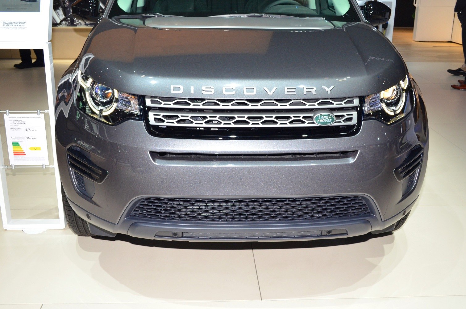 Front view with hexagonal grille and LED headlights