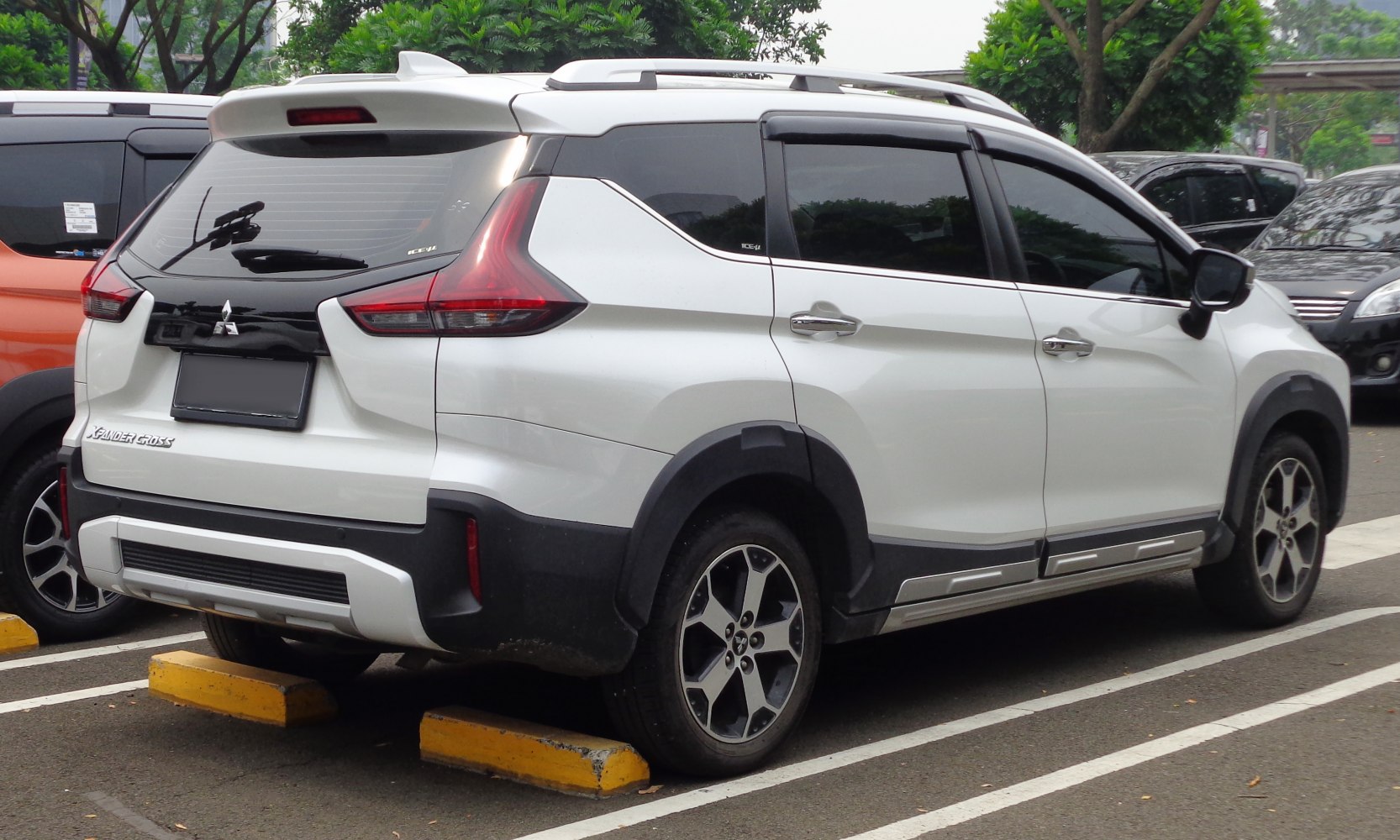 Rear side view of 2020 SUV with distinct taillights and alloy wheels