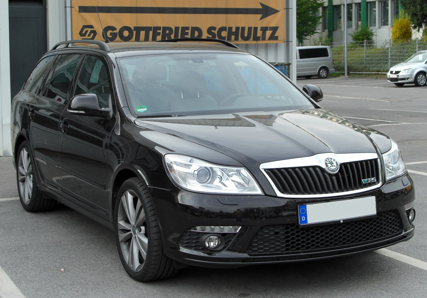 Front view of Skoda station wagon with signature grille and headlights