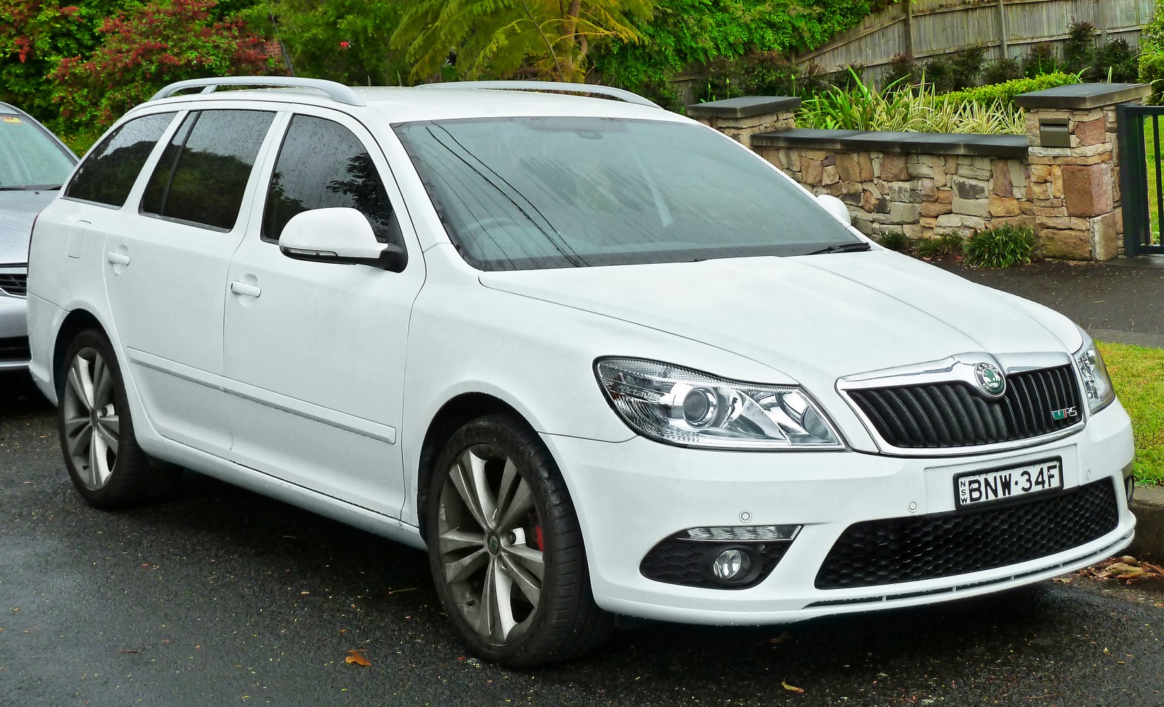 White wagon with alloy wheels and front fog lights