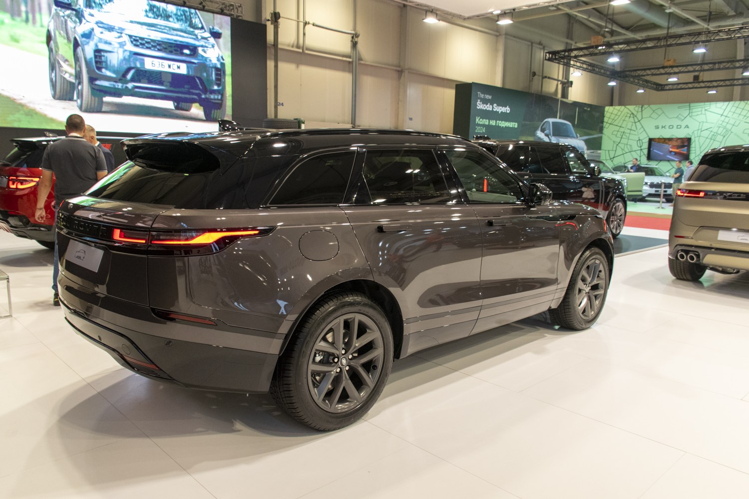 Sleek rear side profile with updated taillights and black roof