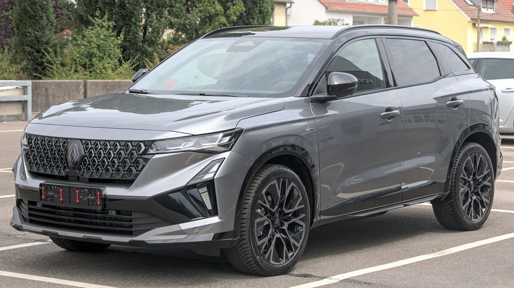 Modern SUV front grille and alloy wheels with sharp headlights.