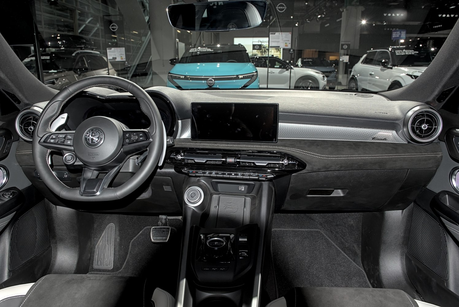 Digital dashboard and multifunction steering wheel with modern center console