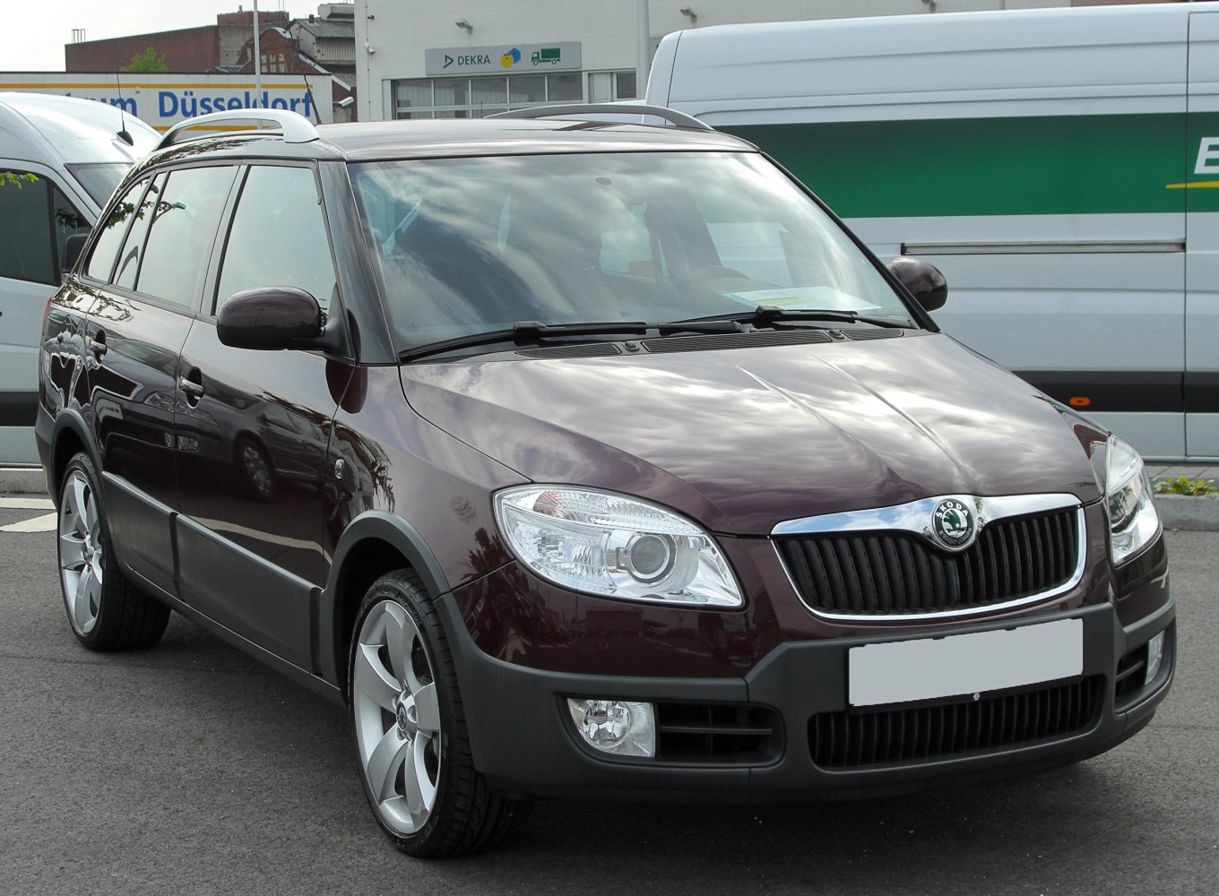 Front and side view of an SUV with roof rails and alloy wheels