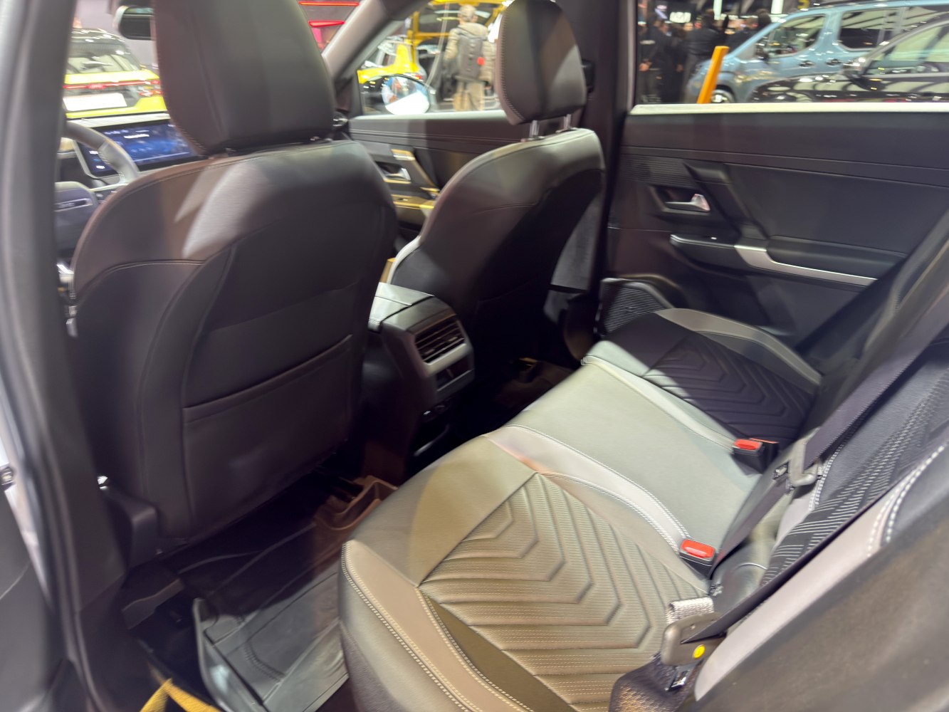 Black upholstered rear seats with rear ventilation system and door panel details