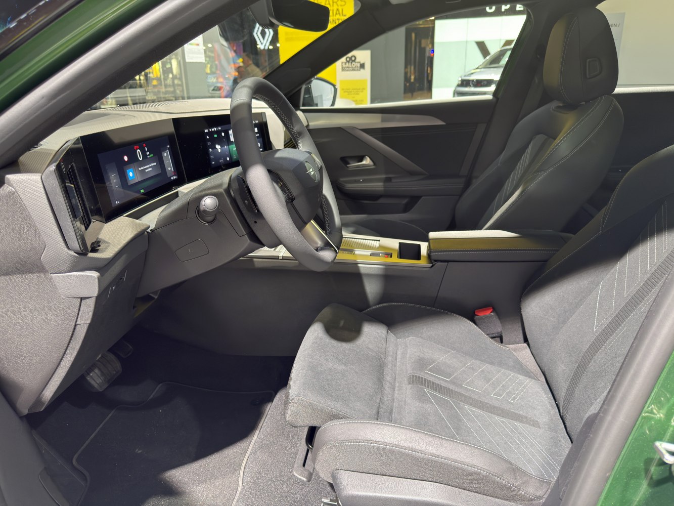 Digital cockpit and ergonomic front seats interior