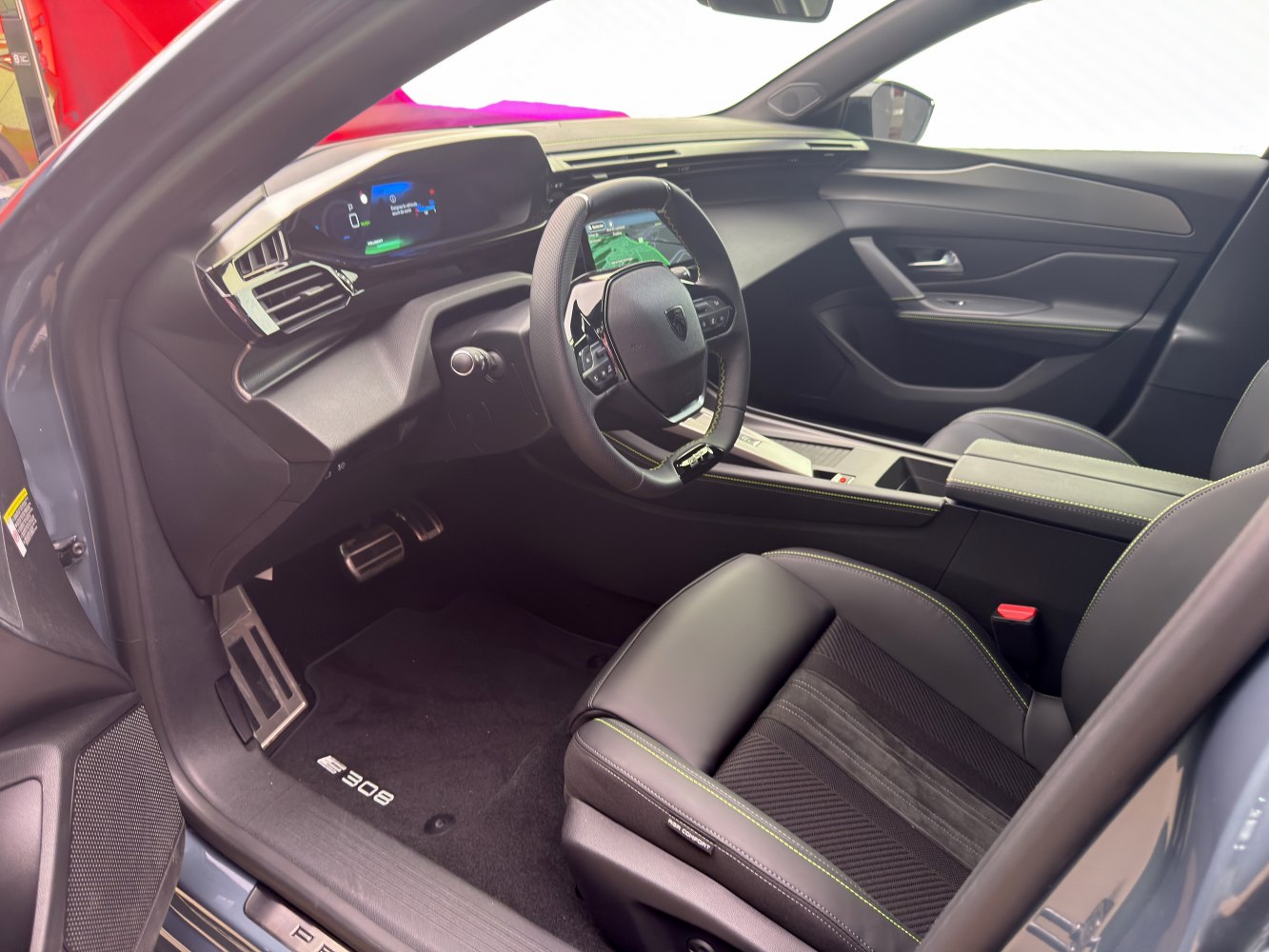 Digital dashboard and sporty steering wheel with integrated controls