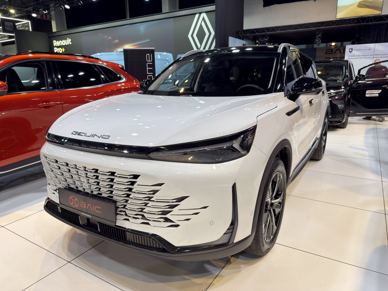 Pixelated front grille and sleek narrow LED headlights with black roof contrast