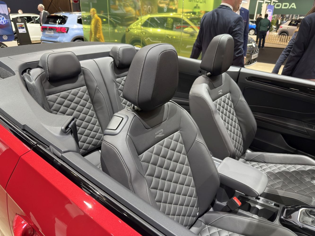 Quilted leather seats in front and rear cabriolet interior