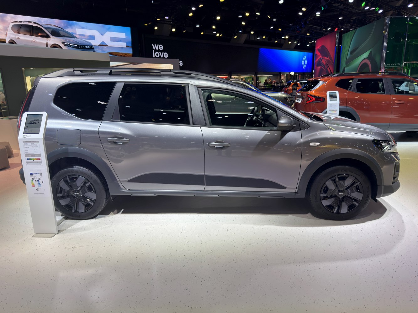 Side profile of facelifted MPV with modern alloy wheels